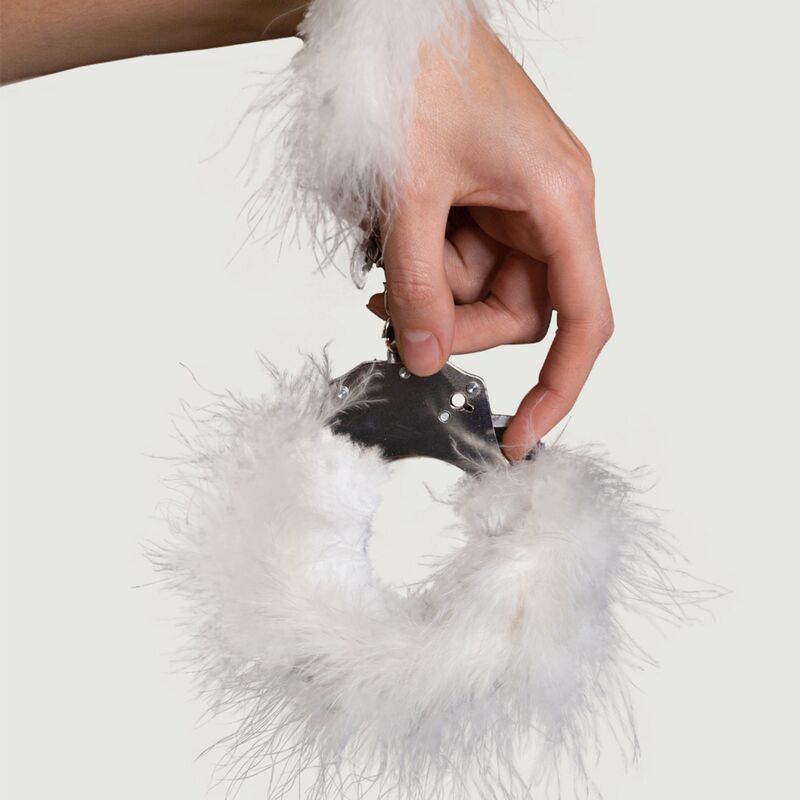 ADRIEN LASTIC - MENOTTES EN MÉTAL AVEC PLUMES BLANCHES