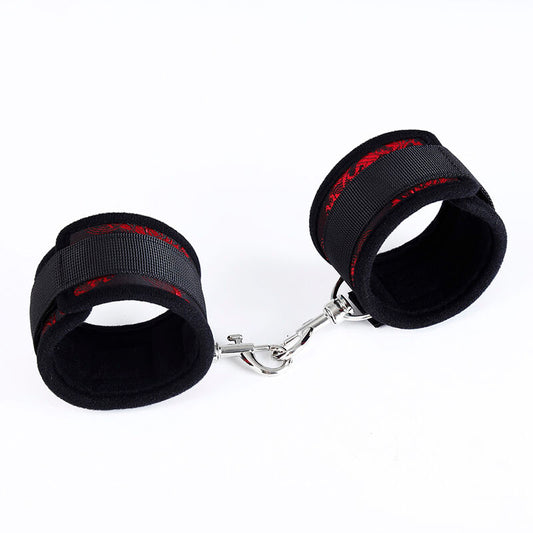 OHMAMA FETISH - SCANDAL WOLLS HANDCUFFS